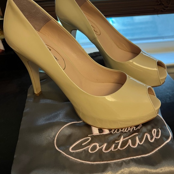 Nude patent leather open toe heels - Picture 2 of 5